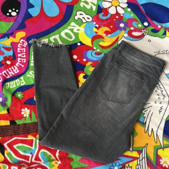 Project Runway distressed gray jeans size 14 EUC - Picture 2 of 13